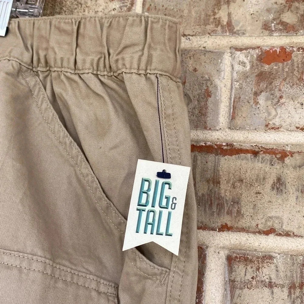Croft & Borrow Light Tan Elasticized Sides Plus Size Cargo Shorts - Picture 4 of 13